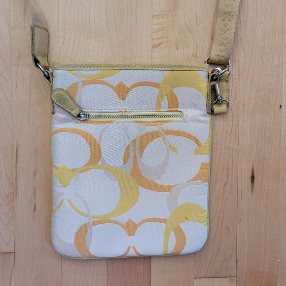 Vintage Crossbody Hand Bag - Picture 2 of 8
